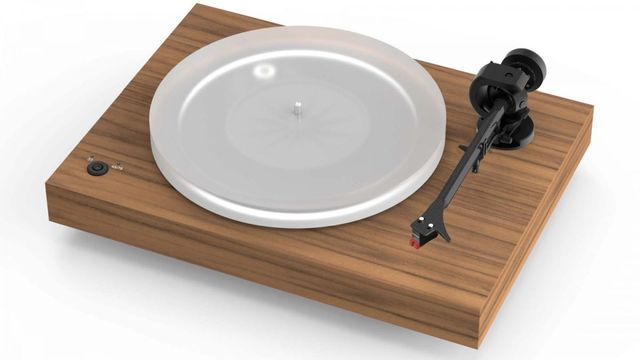 Pro-Ject High Gloss Black Turntable 15