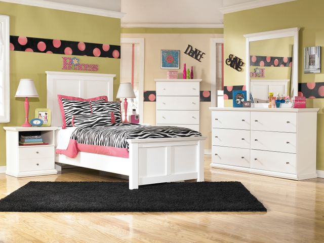 Signature Design by Ashley® Bostwick Shoals White Queen Panel Bed 2
