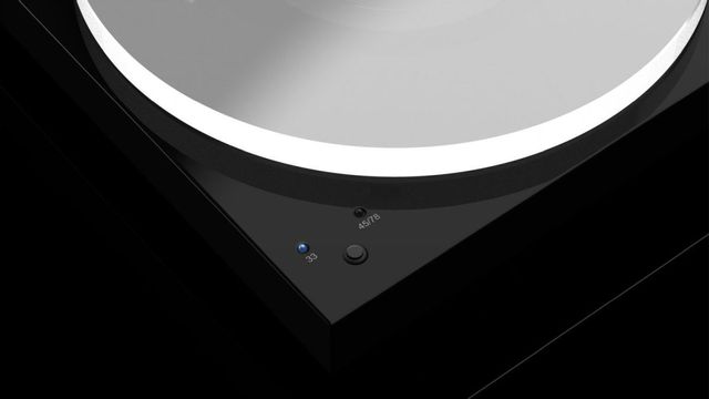Pro-Ject High Gloss Black Turntable 1