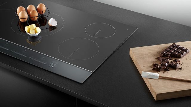 Fisher & Paykel Series 9 36" Black Glass Induction Cooktop 3