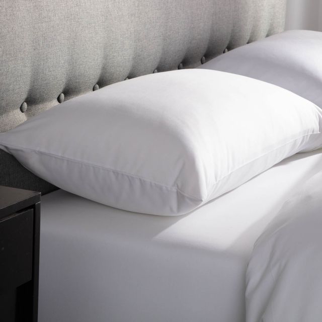 Weekender® Hotel White Queen Pillowcase 2