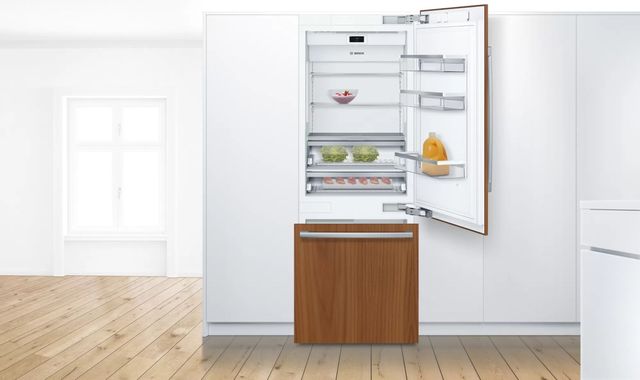 Bosch Benchmark® Series 16.0 Cu. Ft. Custom Panel Built-in Bottom Freezer Refrigerator 7
