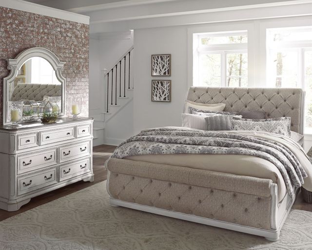 Liberty Furniture Magnolia Manor 4-Piece Antique White Queen Sleigh Bedroom Set 3