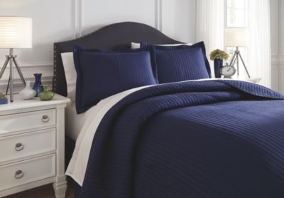 Signature Design by Ashley® Raleda Navy Queen Coverlet Set-2