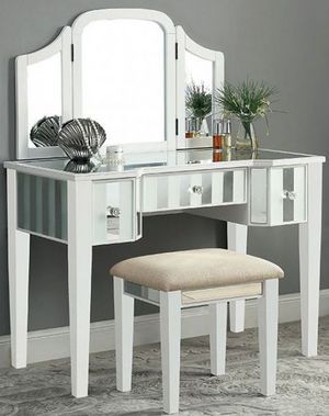 Furniture of America® Cyndi White Vanity with Stool