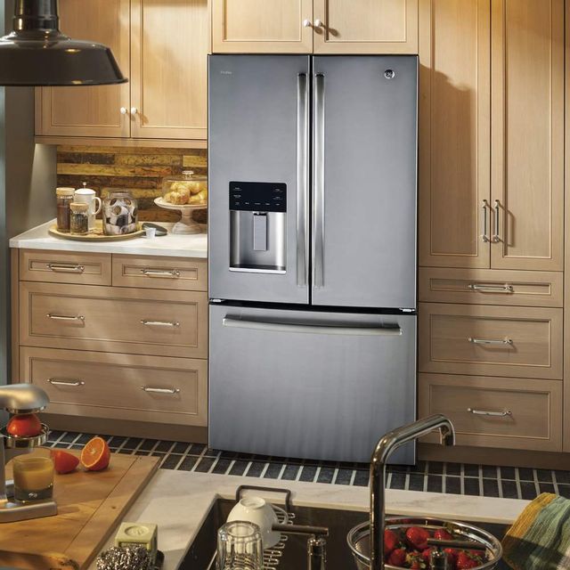 Réfrigérateur à congélateur inférieur de 33 po GE Profile™ de 24,8 pi³ - Acier inoxydable 8