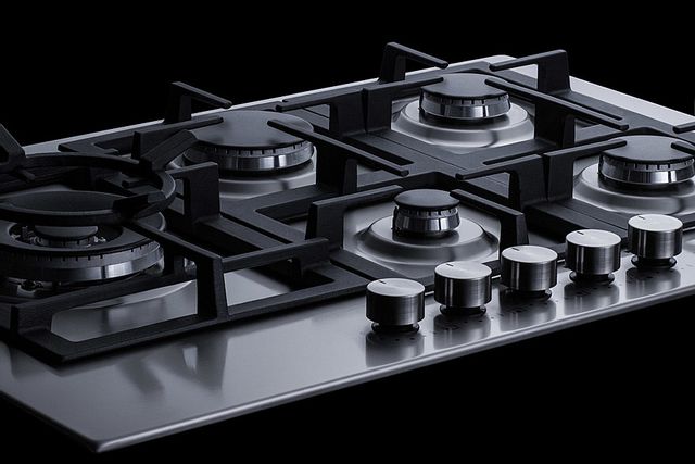 Summit® 30" Stainless Steel Natural Gas Cooktop 3