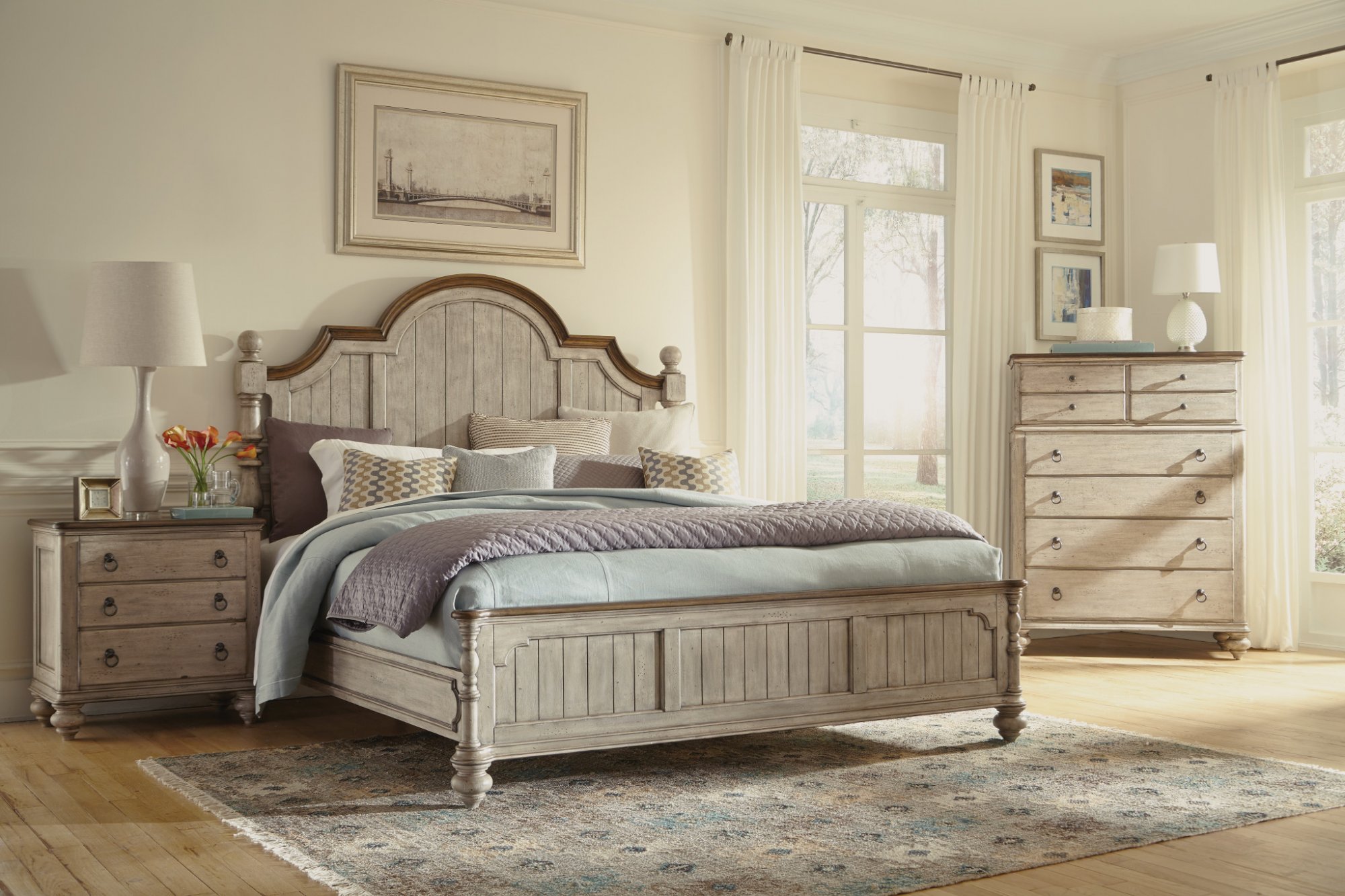 Flexsteel king bed with wooden headboard in traditional style bedroom