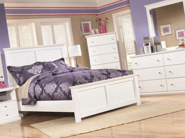 Signature Design by Ashley® Bostwick Shoals White Queen Panel Bed 12