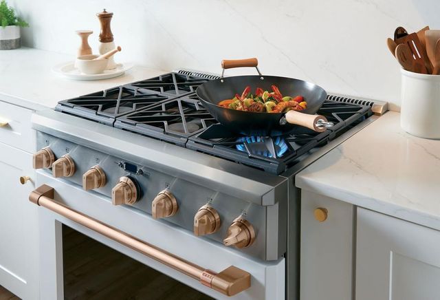 Café™ 36" Stainless Steel Professional Style Dual Fuel Range 13