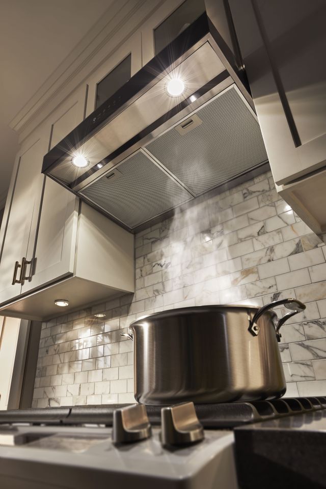 Hotte de cuisinière sous-armoire Whirlpool® de 24 po - Acier inoxydable 6