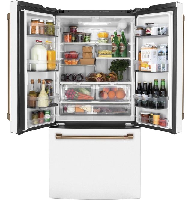 Réfrigérateur à portes françaises à profondeur de comptoir de 33 po Cafe™ de 18,6 pi³ - Blanc mat 6