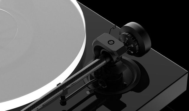 Pro-Ject High Gloss White Turntable 5