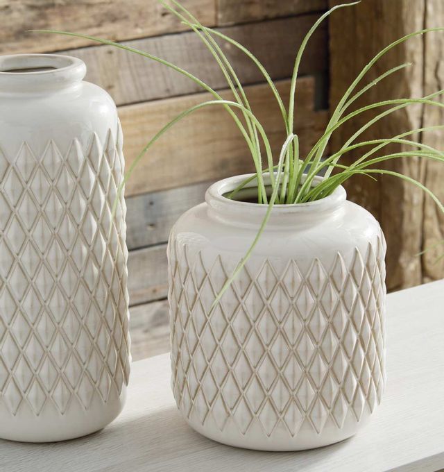 Signature Design by Ashley® Edwinna Set of 2 Cream Vases-1