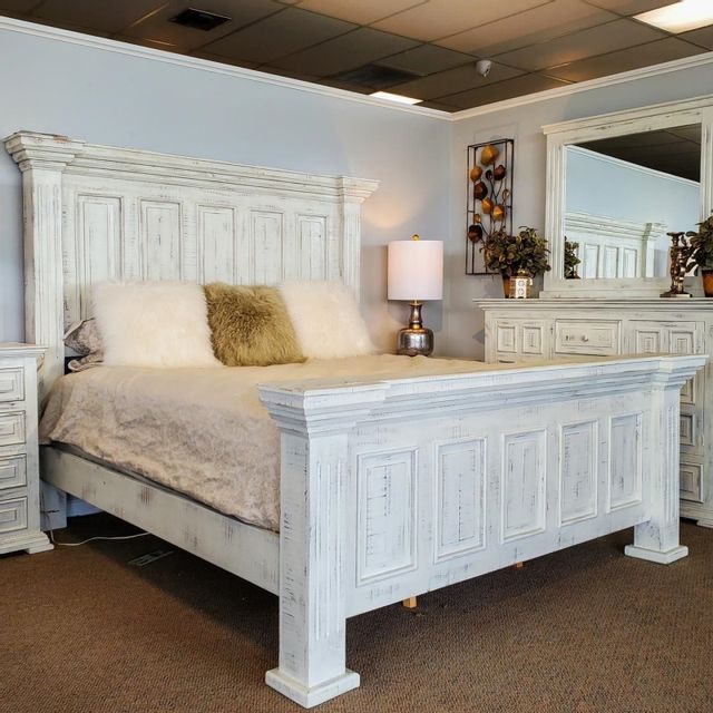 Vintage Furniture Chalet Queen Bed, Dresser, Mirror & Nightstand-2