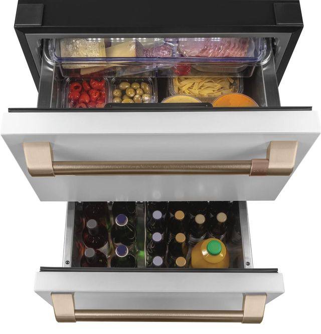 Réfrigérateur sous le comptoir de 24 po Cafe™ de 5,7 pi³ - Blanc mat 4