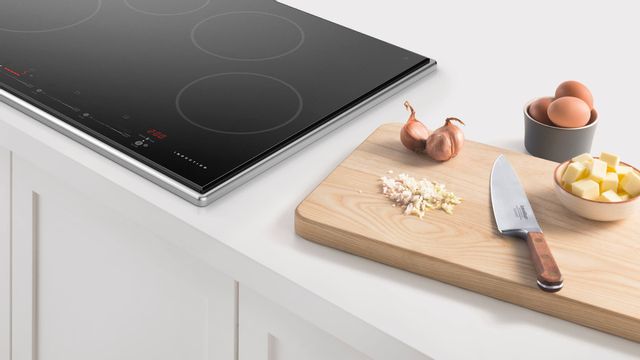 Fisher & Paykel Series 9 30" Stainless Steel Frame with Black Glass Induction Cooktop 3