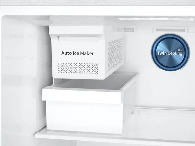 Samsung 17.6 Cu. Ft. White Top Freezer Refrigerator 5