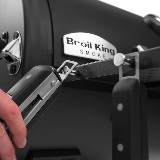 Broil King® REGAL CHARCOAL OFFSET 500 8
