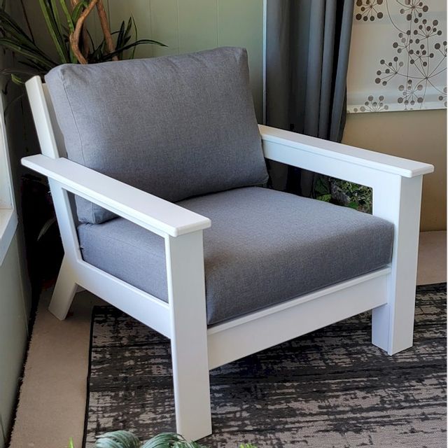 Enclover Hickory Club Chair (White) 5