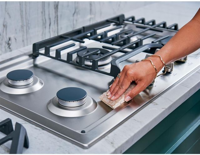 Café™ 36" Stainless Steel Built In Gas Cooktop 3