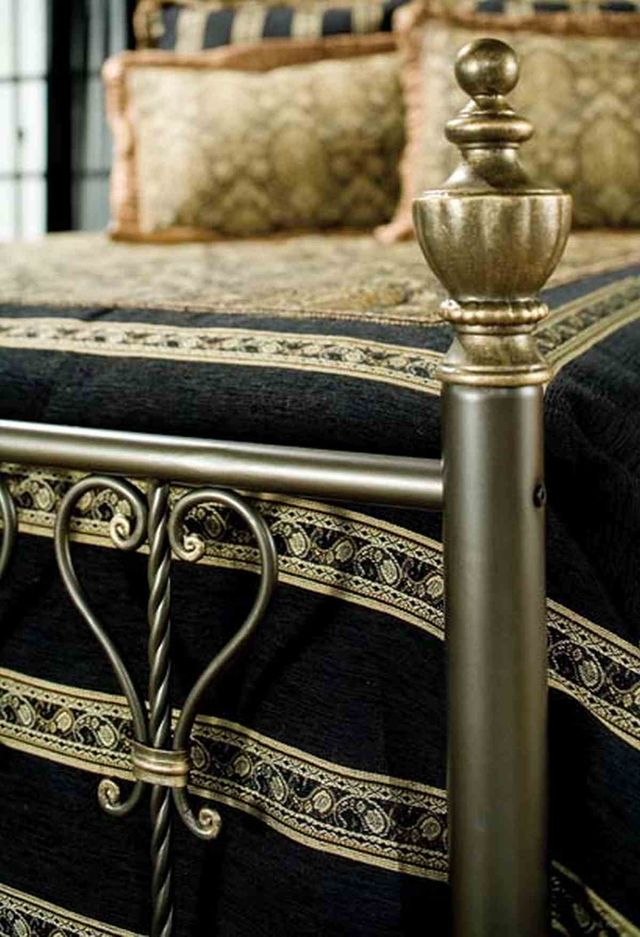 Hillsdale Furniture Huntley Queen Dusty Bronze Bed Set 1