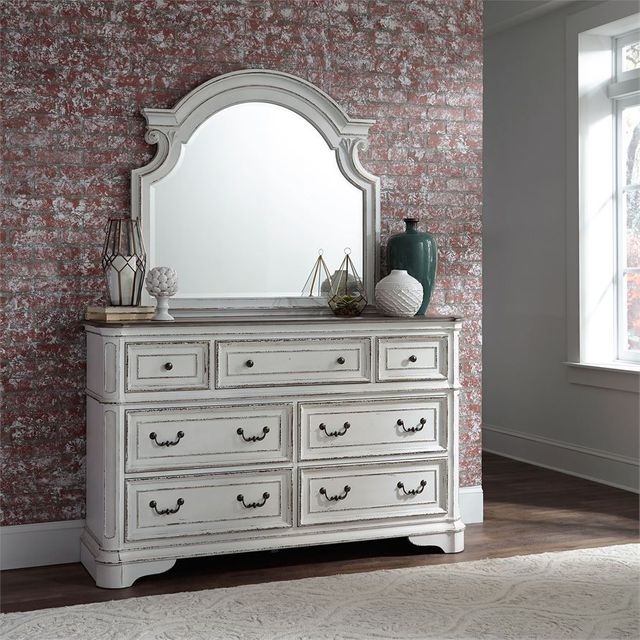 Liberty Furniture Magnolia Manor 3-Piece Antique White Queen Sleigh Bedroom Set 2