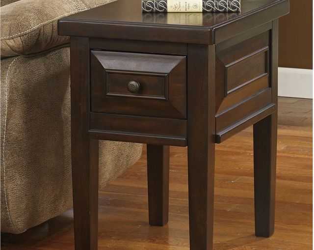 Signature Design by Ashley® Hindell Park Rustic Brown Chair Side End Table 2