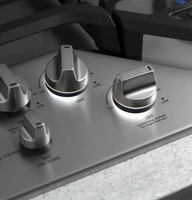 Café™ 36" Stainless Steel Built In Gas Cooktop 2