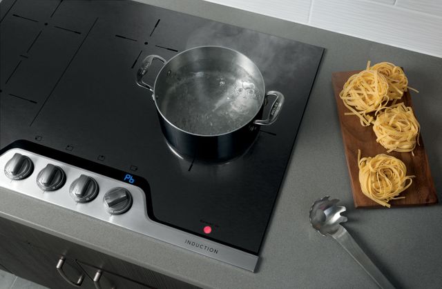 Table de cuisson à induction Frigidaire Professional® Professional® de 30 po - Acier inoxydable 8