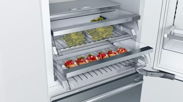 Bosch Benchmark® Series 16.0 Cu. Ft. Stainless Steel Built In Bottom Freezer Refrigerator 4