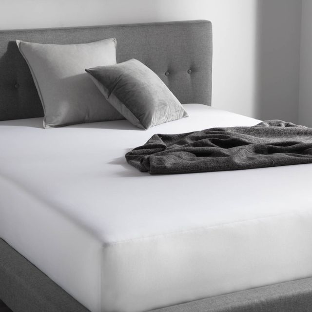 Weekender® Hotel White Full Fitted Sheet 3