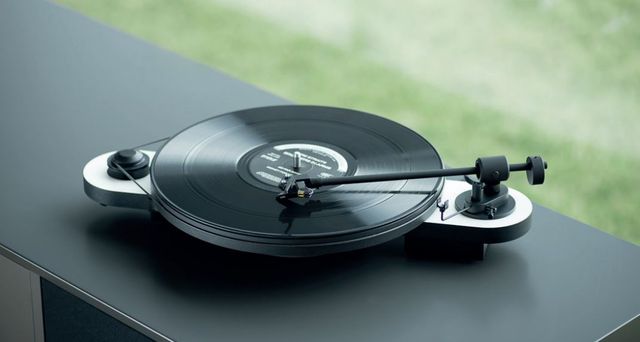 Pro-Ject Manual Turntable-Silver/Black 2