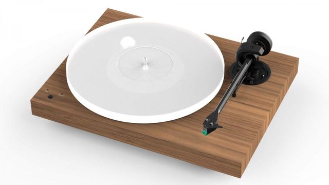 Pro-Ject High Gloss Black Turntable 16