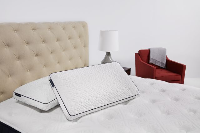 Stearns & Foster® Medium Latex Queen Pillow 2