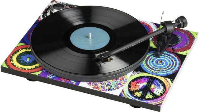 Pro-Ject Essential III Ringo Starr Peace & Love Turntable 1