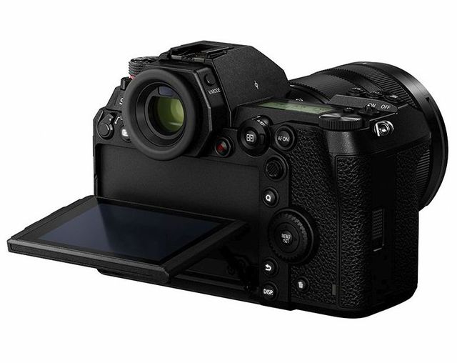 Panasonic® LUMIX S1R 47.3MP Digital Mirrorless Camera Kit 9