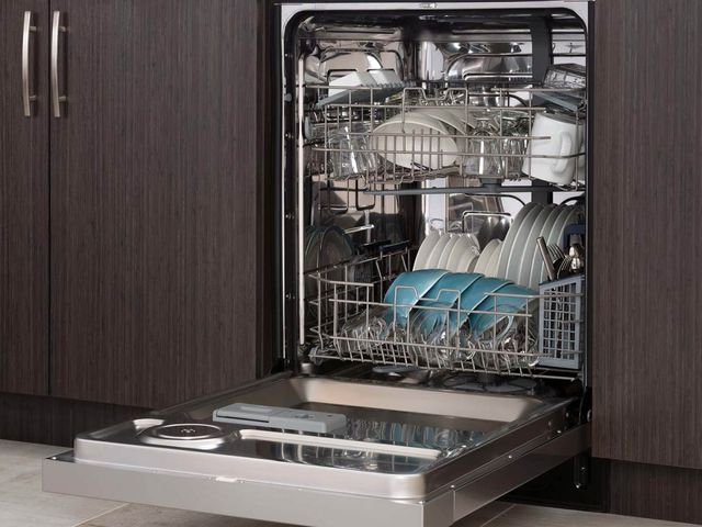 Samsung 24" Stainless Steel Front Control Built In Dishwasher 7