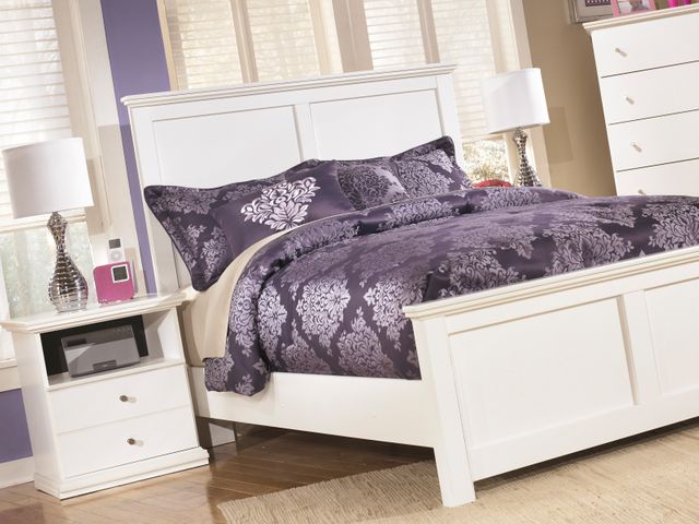 Signature Design by Ashley® Bostwick Shoals White Queen Panel Bed 13