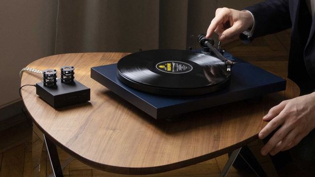 Pro-Ject High Gloss Black Turntable 94
