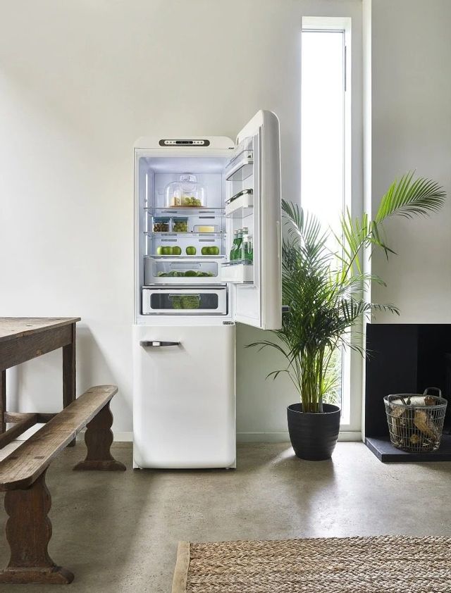 Smeg 50's Retro Style Aesthetic 11.7 Cu. Ft. White Bottom Freezer Refrigerator 4