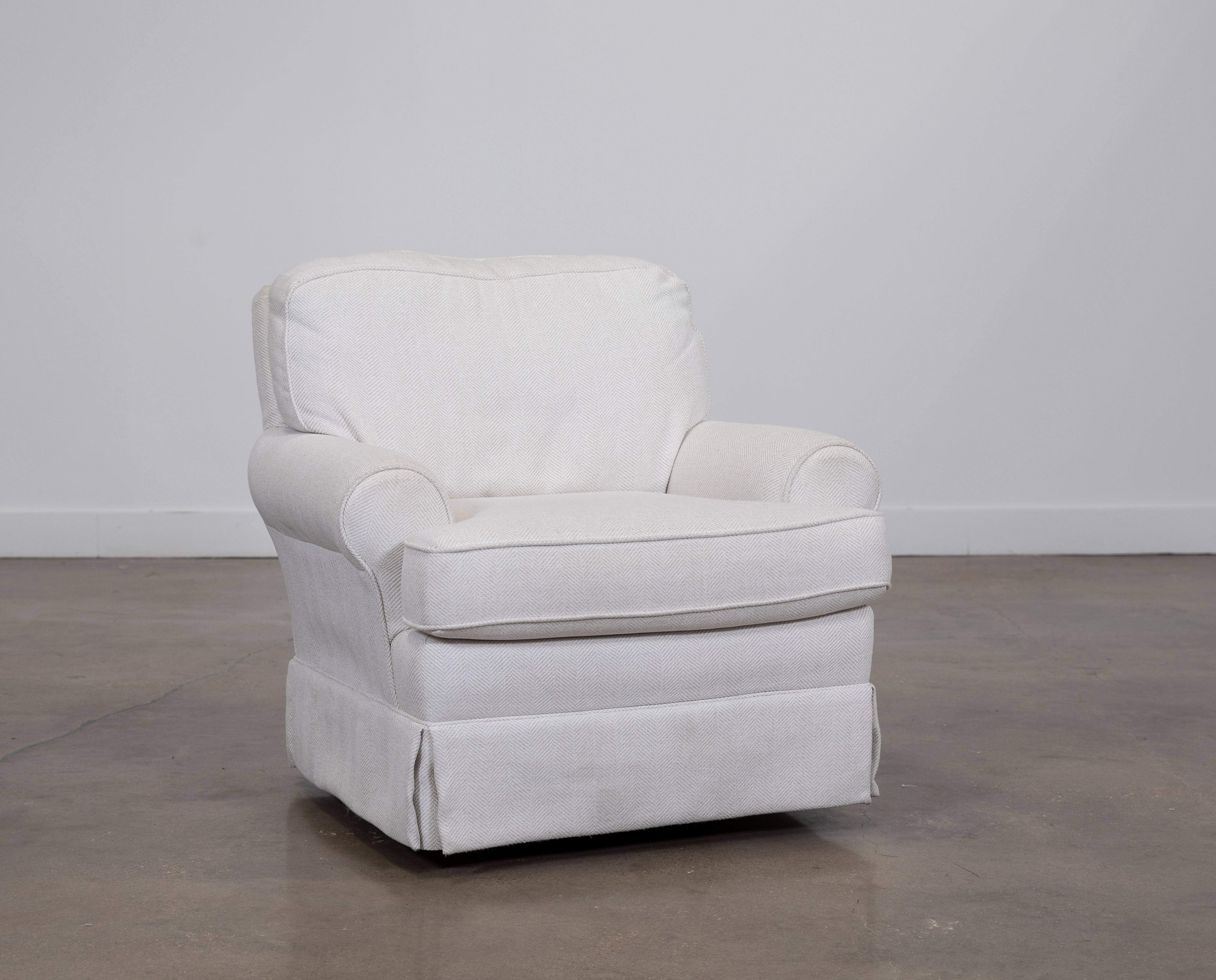 Best Home Furnishings Quinn Simply White Swivel Glider Miskelly