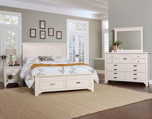 Vaughan-Bassett Bungalow Lattice King Panel Bed with Footboard Storage 3