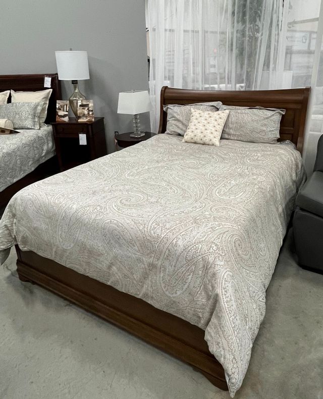 Durham Furniture Chateau Fontaine  Queen Euro Bed 1