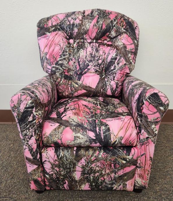 Pink camo recliner for hot sale toddlers