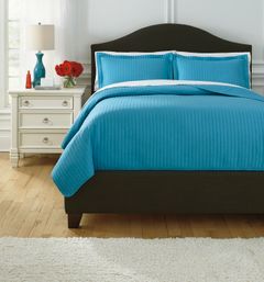 Signature Design by Ashley® Raleda Turquoise Queen Coverlet Set