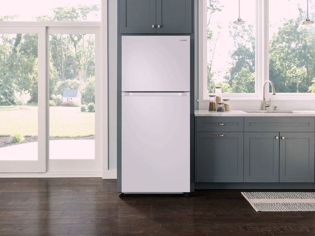Samsung 17.6 Cu. Ft. Stainless Steel Top Freezer Refrigerator 4