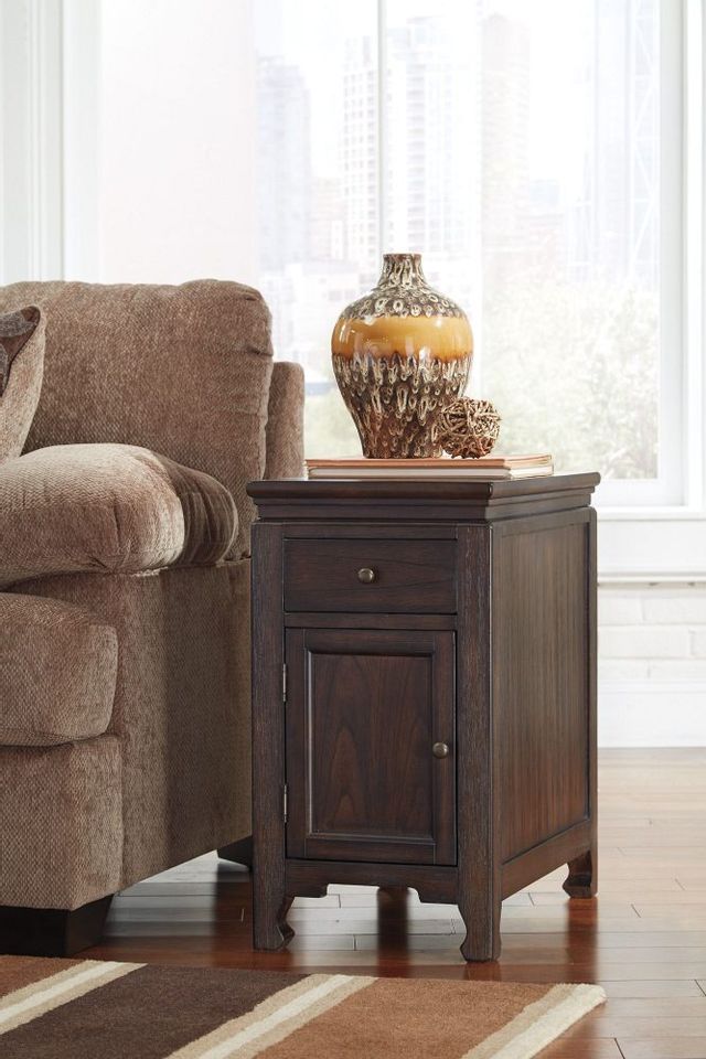 Signature Design by Ashley® Yinlane Chocolate Brown Chair Side End Table 1