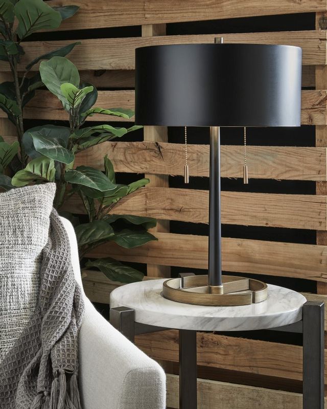 Signature Design by Ashley® Amadell Black/Gold Table Lamp 1