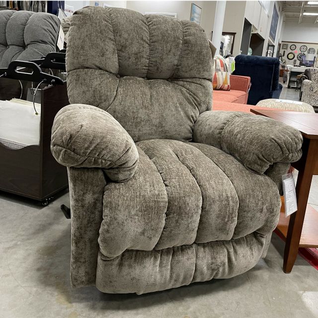 Best Home Furnishings® McGinnis Space Saver® Recliner